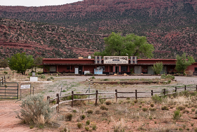 Fry Canyon Lodge